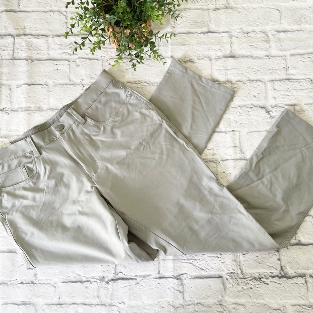 NWT Greg Norman light gray golf athletic men's quick dry pants 32x30
